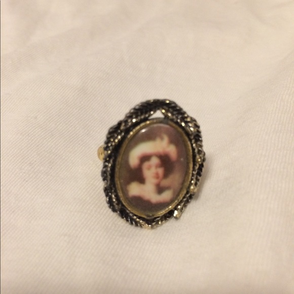 Vintage Goldtone Cameo Portrait Ring Adjustable - Picture 2 of 3
